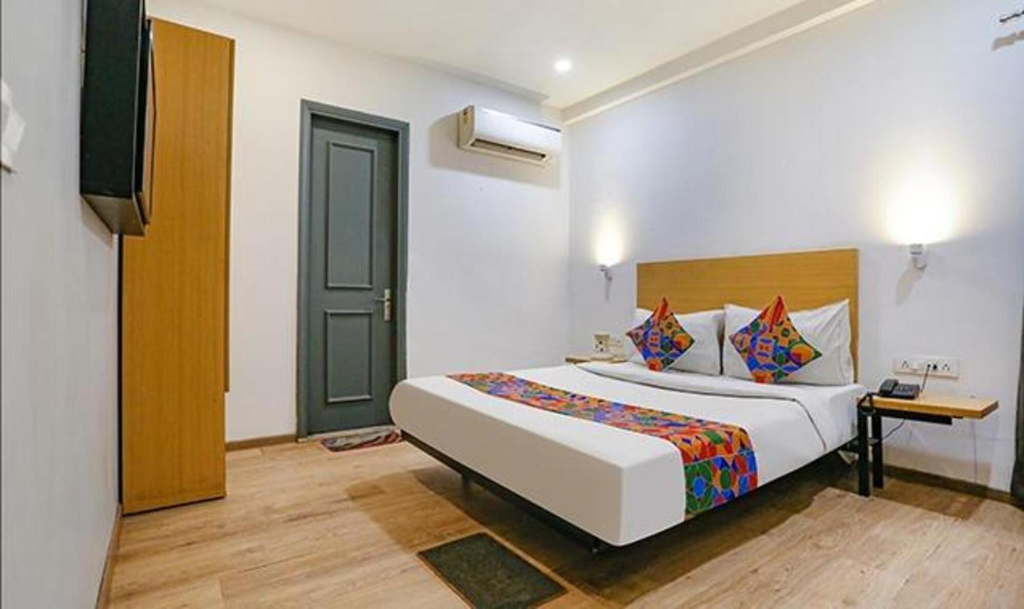 Fabhotel Urban Residency Model Town New Delhi Buitenkant foto